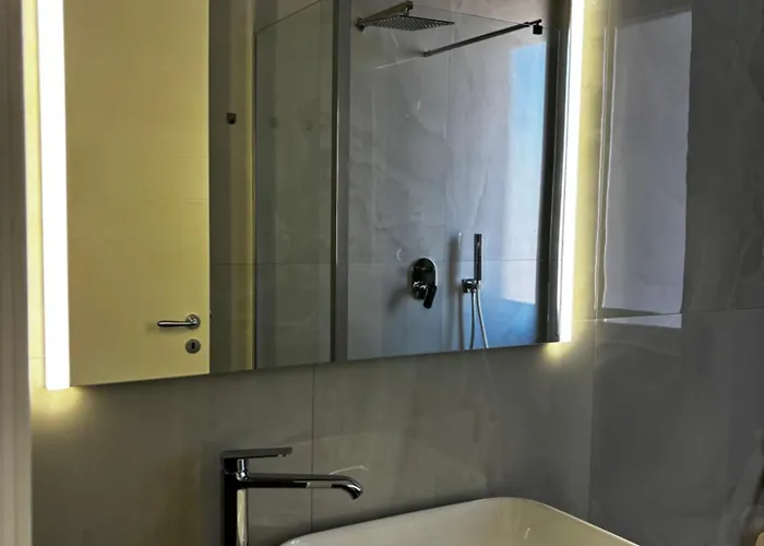 아파트 Louis Helen *